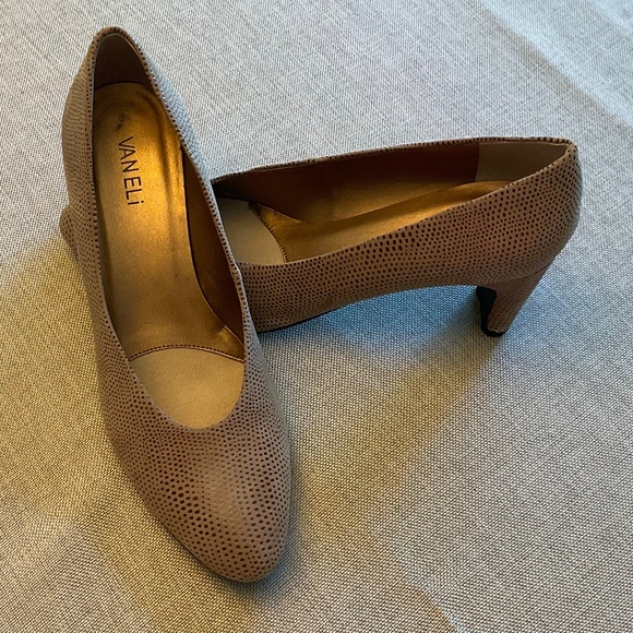 Vaneli Women’s Daryle Dress Pump - Picture 1 of 5